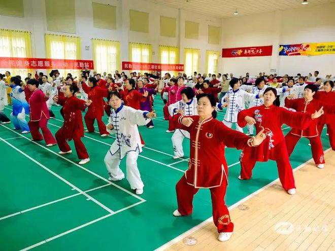 2024年甘肅省“黨旗在一線飄揚(yáng)”全民健身志愿服務(wù)活動(dòng)走進(jìn)民勤縣(圖3)