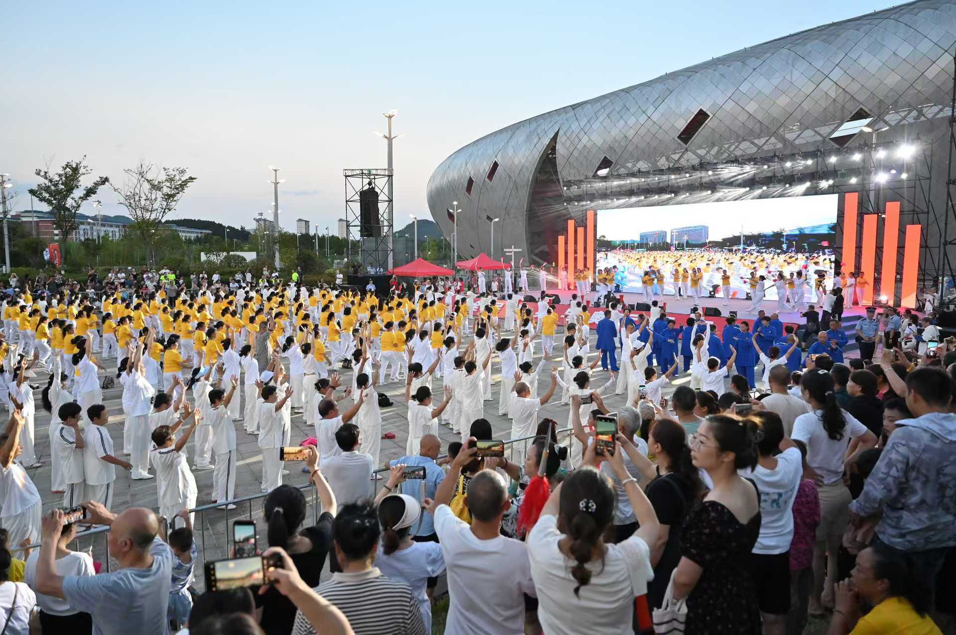 YY易游體育：2024年“全民健身日”主題活動(dòng)全國主會(huì)場(chǎng)（貴州·遵義）啟動(dòng)儀式舉行(圖2)
