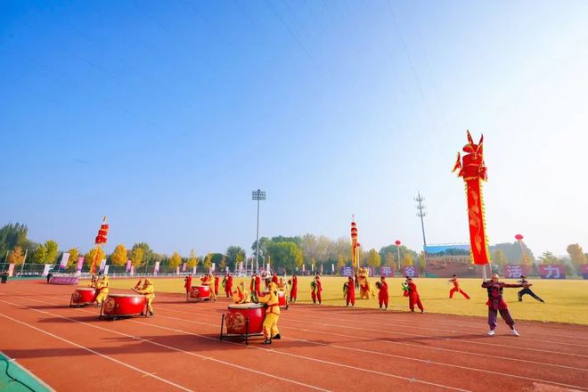 YY易游：秋風今又是颯爽運動場！2024平谷區(qū)全民健身運動會盛大開幕(圖3)