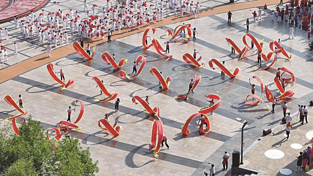 遷安市2024年“城鄉(xiāng)聯(lián)動康樂同行”全民健身日展演激情上演