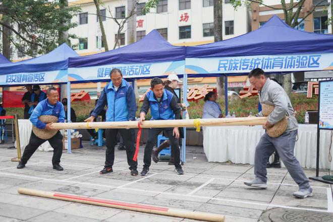 YY易游體育：全民健身志愿服務(wù)科學(xué)健身指導(dǎo)服務(wù)走基層系列活動(dòng)（芒市站）舉行(圖5)